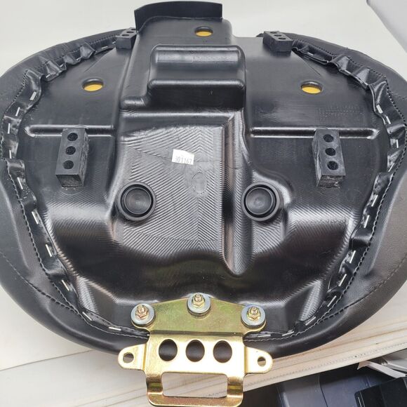 95-05 HONDA SHADOW VT1100 VT750 FRONT SEAT SADDLE PAN 77200-MAHA-000 MINT OEM - Picture 5 of 9